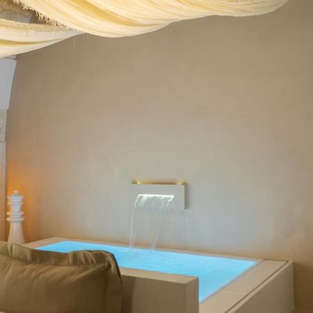Eurydice Suite With Infinity Jacuzzi ออสตูนี ภายนอก รูปภาพ