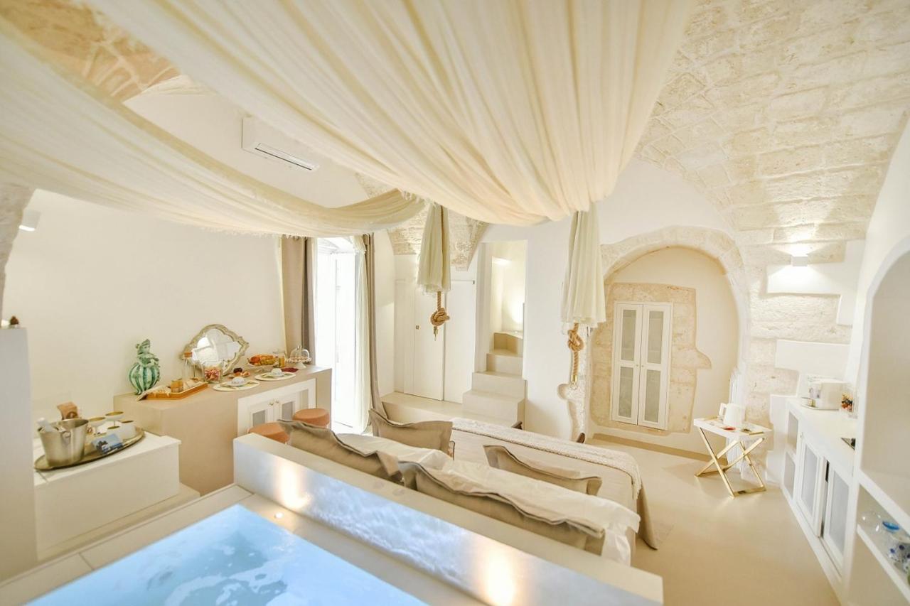 Eurydice Suite With Infinity Jacuzzi ออสตูนี ภายนอก รูปภาพ