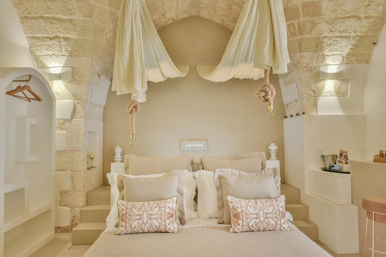 Eurydice Suite With Infinity Jacuzzi ออสตูนี ภายนอก รูปภาพ