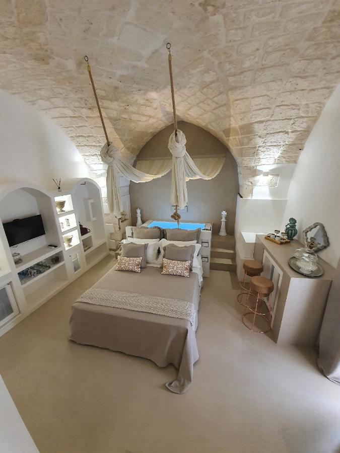 Eurydice Suite With Infinity Jacuzzi ออสตูนี ภายนอก รูปภาพ