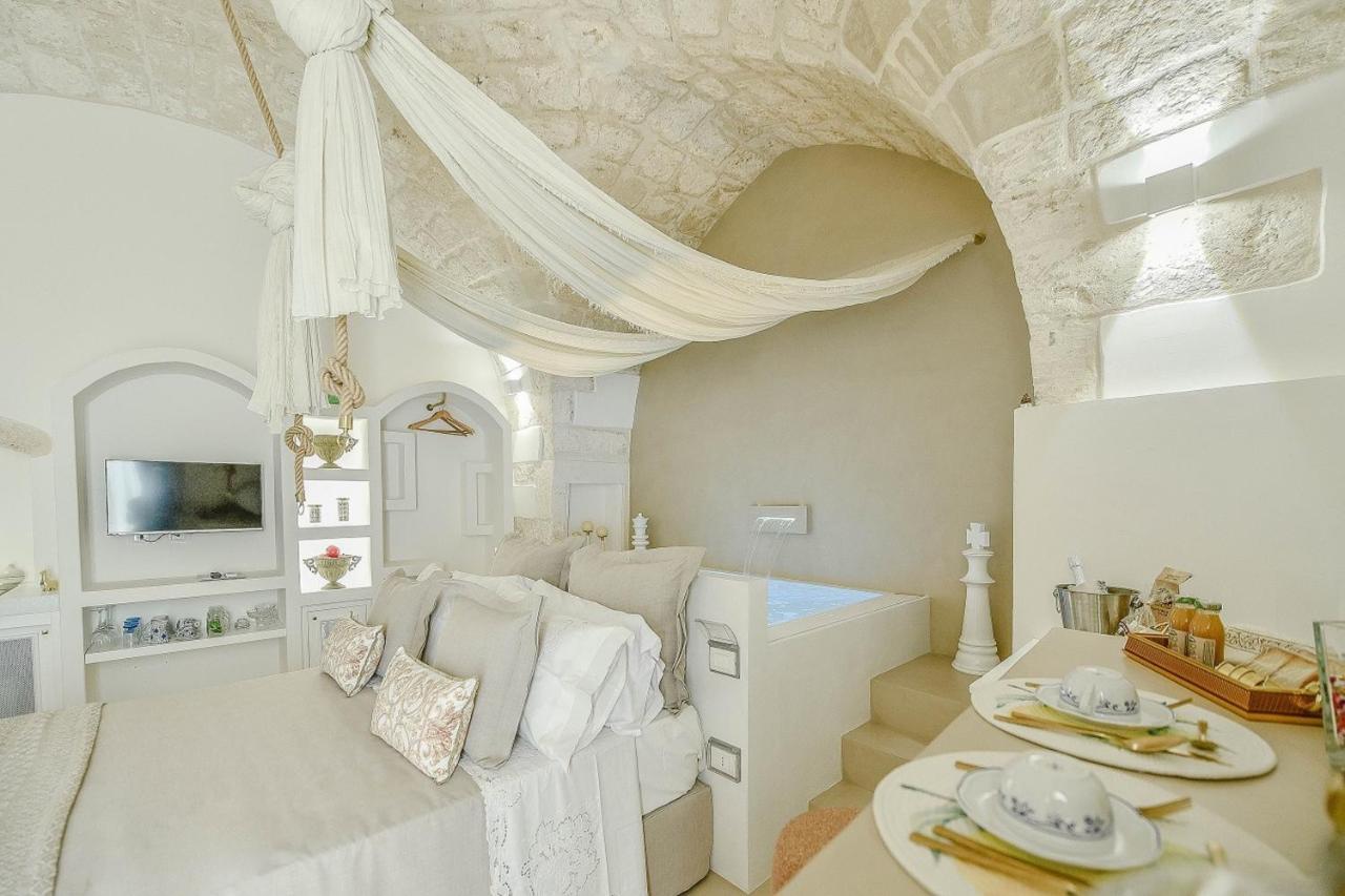 Eurydice Suite With Infinity Jacuzzi ออสตูนี ภายนอก รูปภาพ