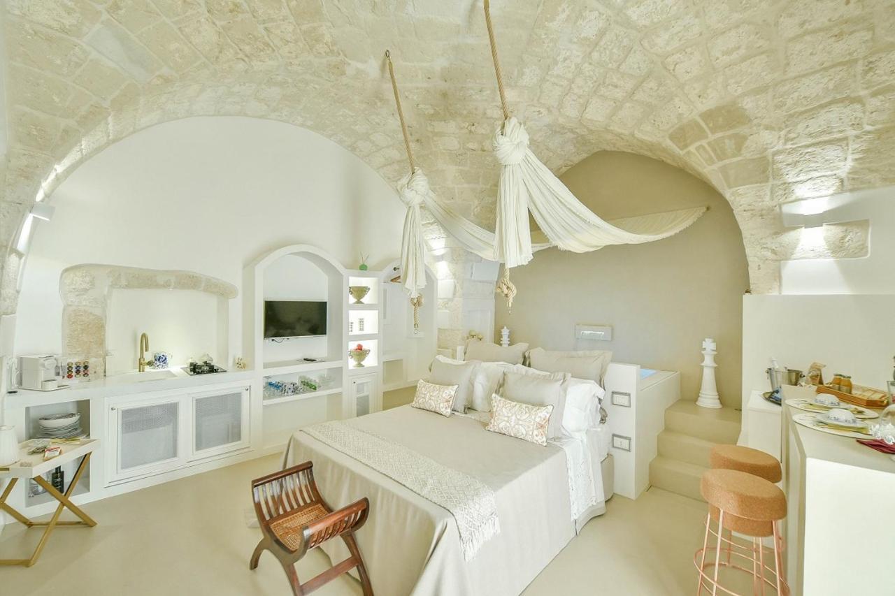Eurydice Suite With Infinity Jacuzzi ออสตูนี ภายนอก รูปภาพ