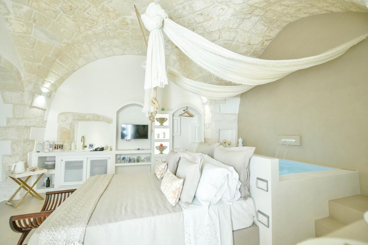 Eurydice Suite With Infinity Jacuzzi ออสตูนี ภายนอก รูปภาพ